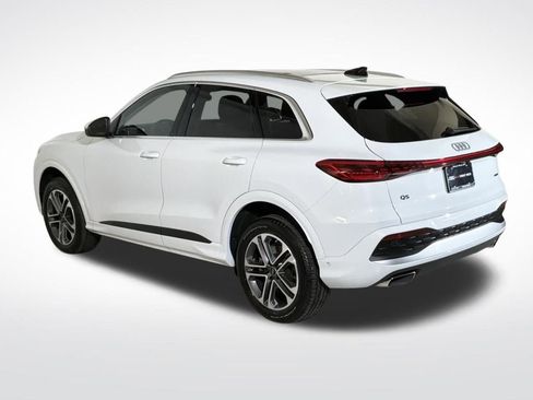 Used 2025 Audi Q5 Premium w/ Convenience Package image 8