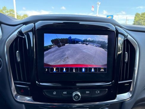 Used 2021 Chevrolet Traverse LT w/ LT Premium Package image 27