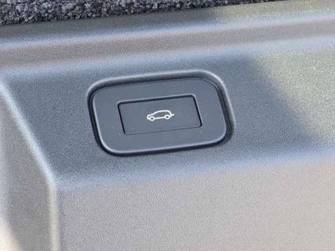 New 2027 Land Rover Range Rover Long Wheelbase SE AWD/4WD image 13