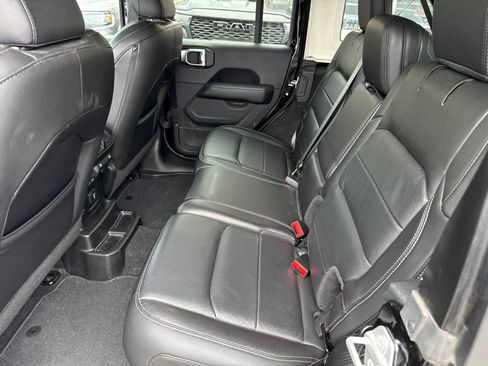 Used 2018 Jeep Wrangler Unlimited Sahara AWD/4WD image 24