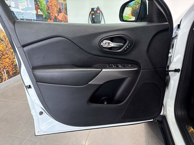 Used 2021 Jeep Cherokee Limited AWD/4WD image 24