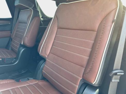 Used 2023 GMC Yukon Denali Ultimate AWD/4WD image 14