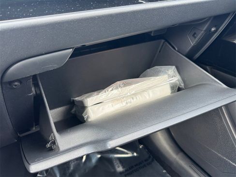 Used 2023 Kia Niro EX image 24