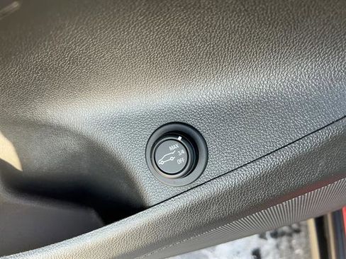 Used 2019 Buick Envision Essence image 16