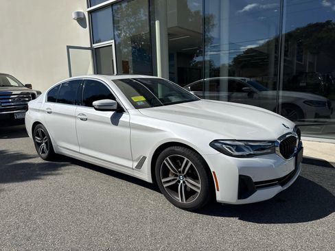 Certified 2022 BMW 530i xDrive w/ Convenience Package image 2