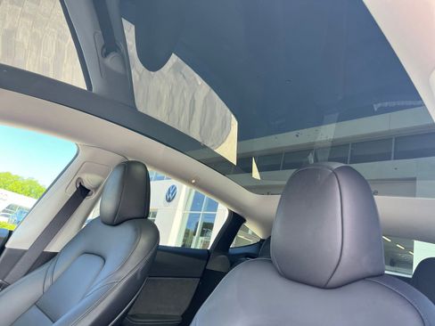 Used 2025 Tesla Model Y Long Range RWD image 12