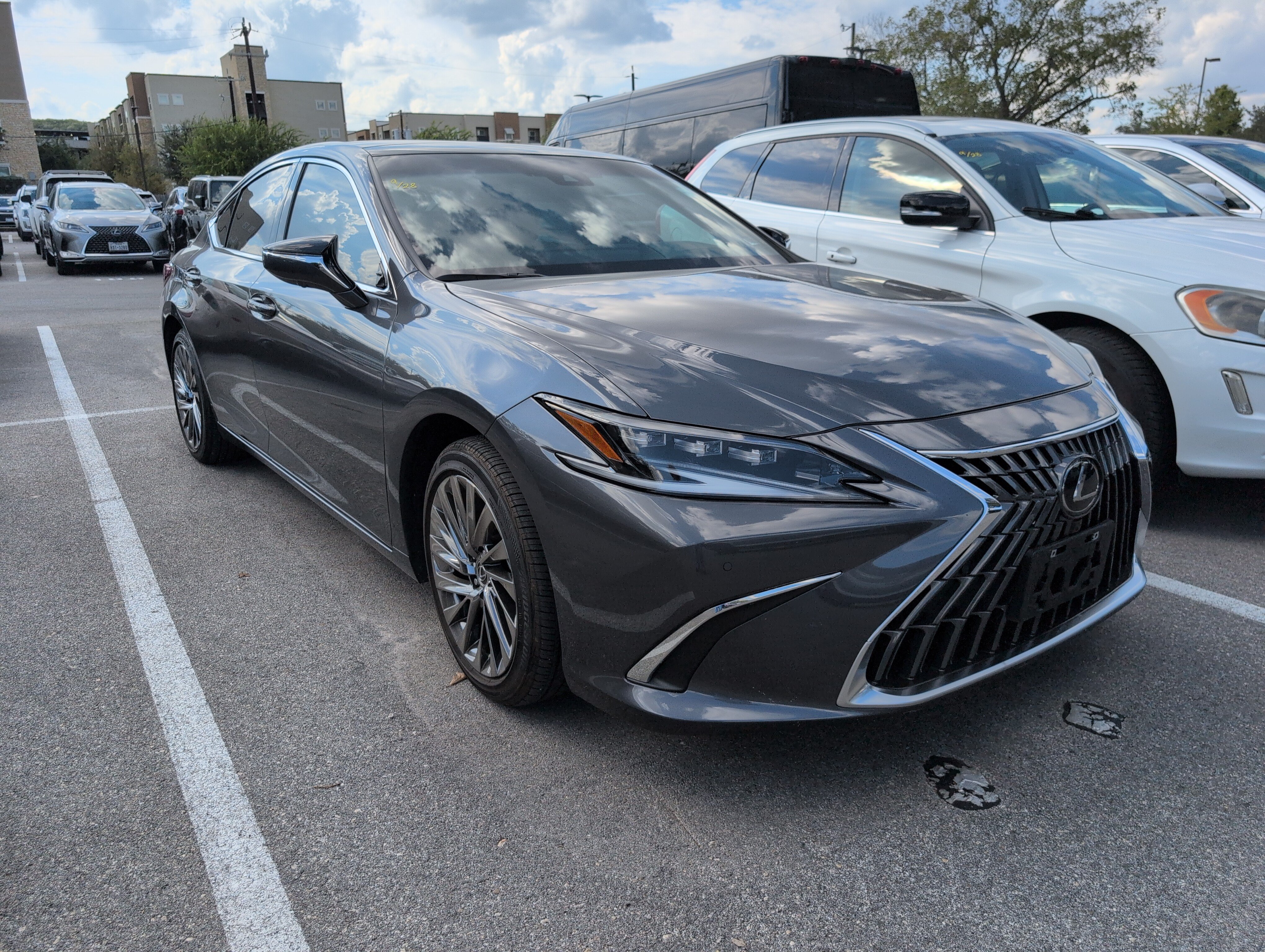Used 2025 Lexus ES 350 Ultra Luxury w/ Accessory Package (Z1) FWD image 2