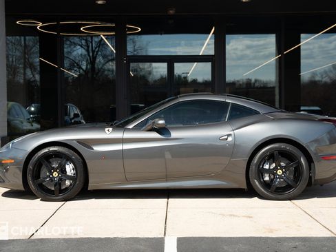 Used 2016 Ferrari California T image 8