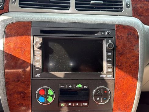 Used 2009 Chevrolet Avalanche LTZ RWD image 9