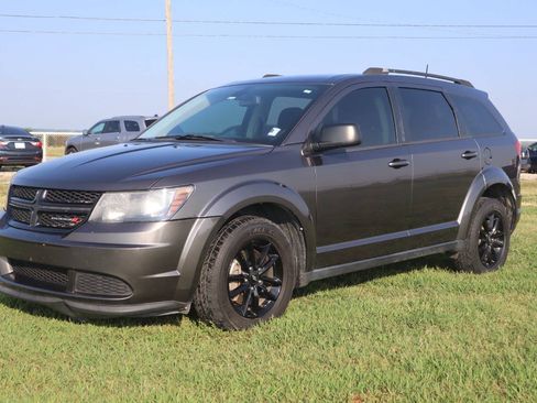 Used 2020 Dodge Journey SE w/ Blacktop Package FWD image 1