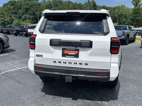 New 2026 Toyota 4Runner SR5 AWD/4WD image 4