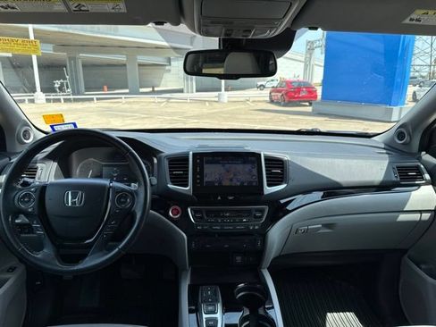 Used 2017 Honda Pilot Touring image 8
