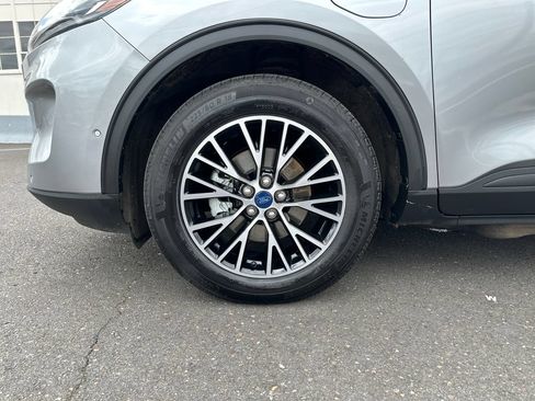 Used 2022 Ford Escape Titanium w/ Titanium Premium Package FWD image 11