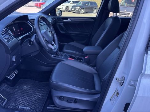 Used 2023 Volkswagen Tiguan SE R-Line image 14