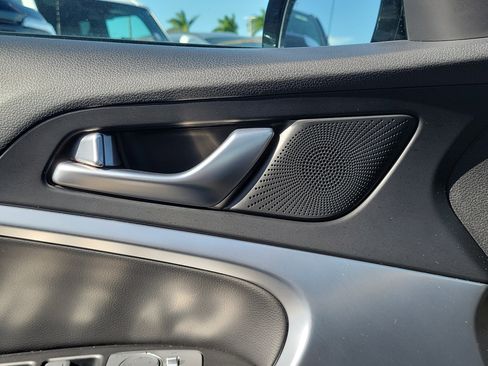 Used 2023 Genesis G70 2.0T image 27