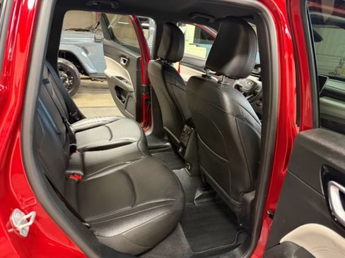 Used 2025 Jeep Compass Limited AWD/4WD image 28