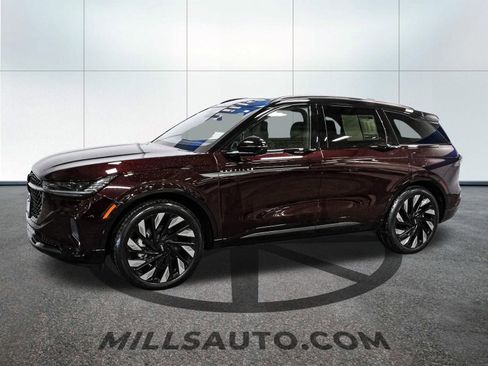 Used 2025 Lincoln Nautilus Reserve w/ Jet Appearance Package image 2