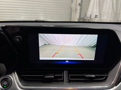 Used 2025 Chevrolet Trax LT image 28