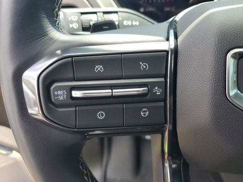 Used 2025 GMC Yukon XL Denali Ultimate AWD/4WD image 12