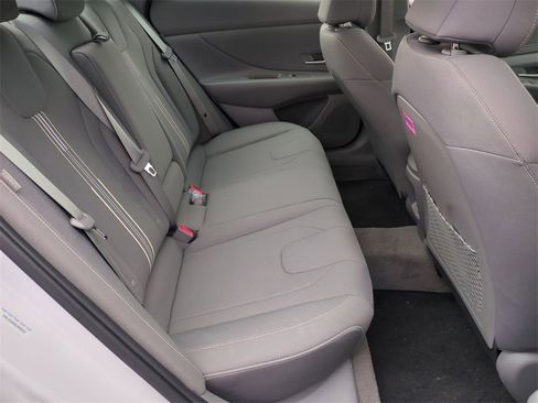 Certified 2025 Hyundai Elantra SEL image 27