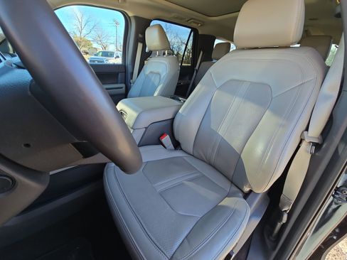 Used 2021 Ford Expedition Limited image 11