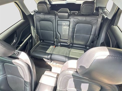 Used 2021 Lincoln Corsair AWD w/ Premium Package image 22