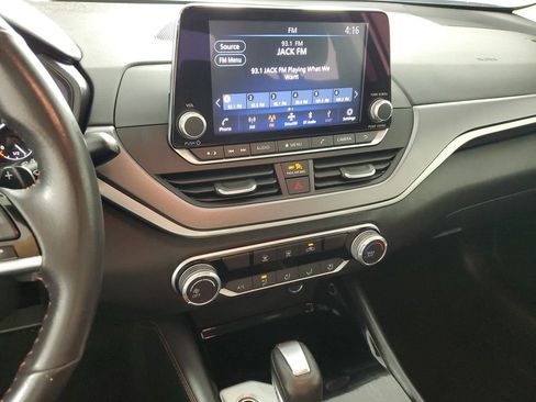 Used 2024 Nissan Altima 2.5 SR FWD image 16
