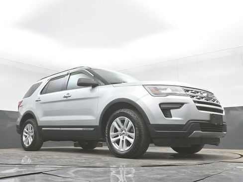 Used 2019 Ford Explorer XLT AWD/4WD image 42