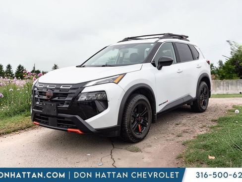 Used 2025 Nissan Rogue SV AWD/4WD image 23