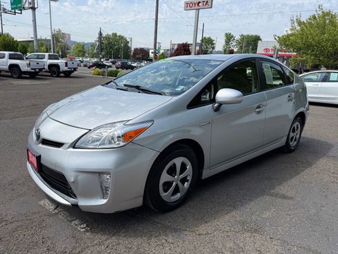 Used 2015 Toyota Prius Two FWD image 4