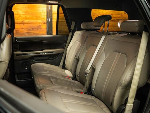 Used 2019 Ford Expedition Limited w/ Equipment Group 302A AWD/4WD image 11