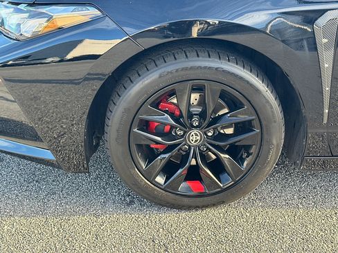 Used 2021 Toyota Avalon XLE image 11