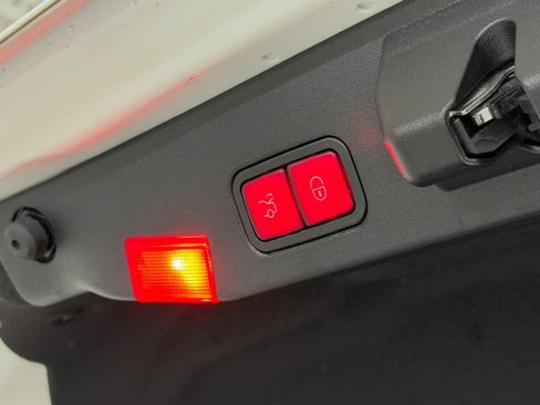 Used 2014 Mercedes-Benz SL 550 image 33