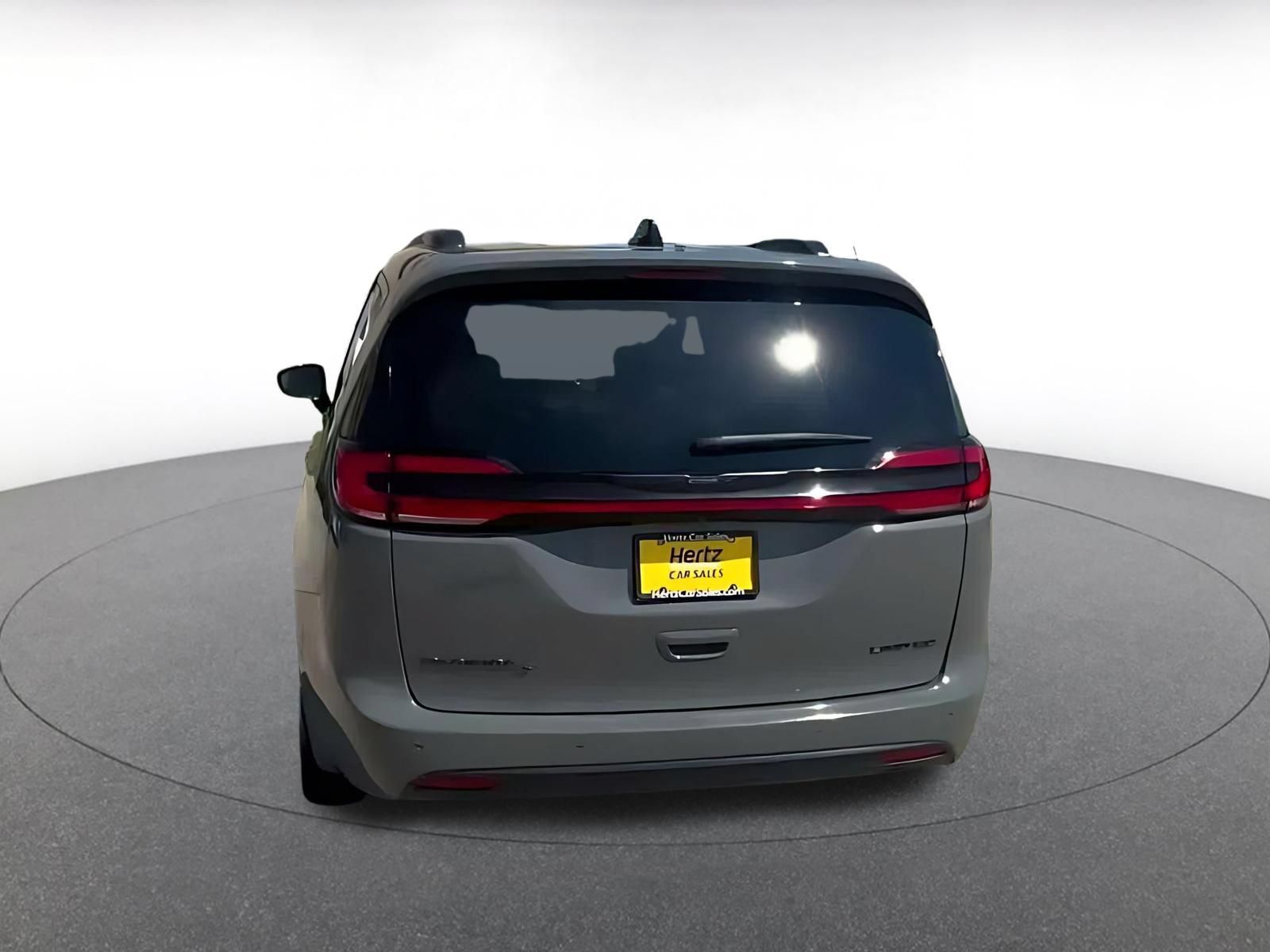 Used 2025 Chrysler Pacifica Limited FWD image 12