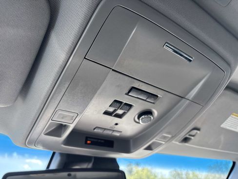 Used 2017 Chevrolet Suburban LT image 28