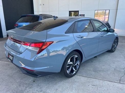Used 2023 Hyundai Elantra SEL w/ Convenience Package FWD image 4