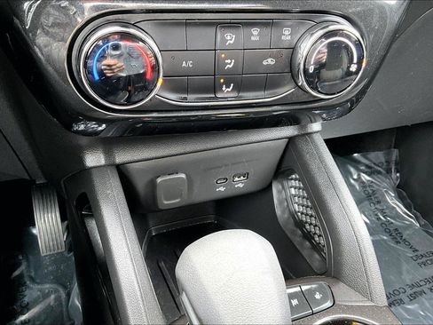 Used 2025 Chevrolet TrailBlazer LT FWD image 14