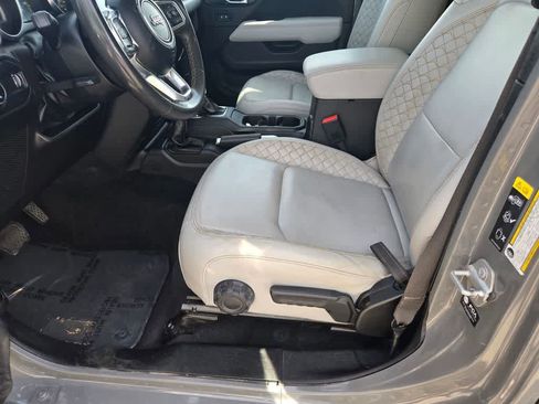 Used 2023 Jeep Gladiator Overland image 20