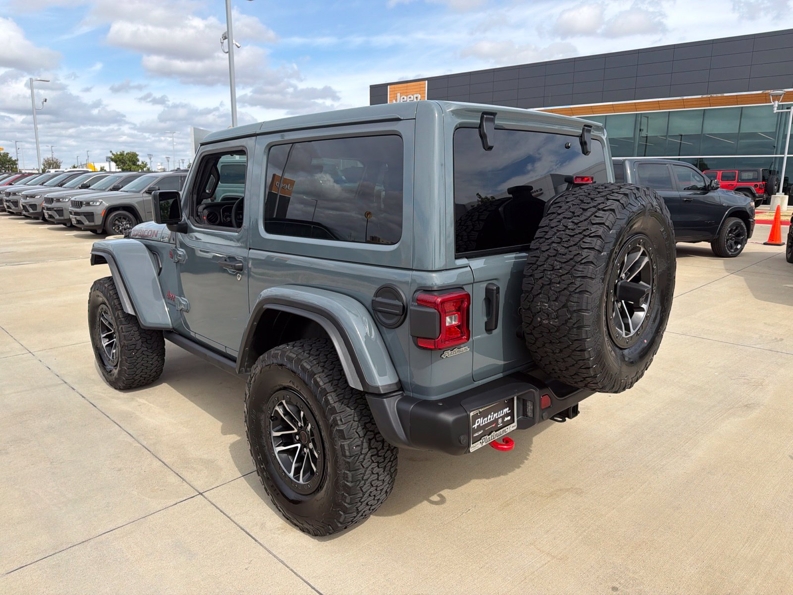 Used 2025 Jeep Wrangler Rubicon AWD/4WD image 3