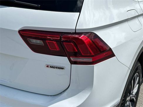 Used 2020 Volkswagen Tiguan SE w/ Panoramic Sunroof Package image 11