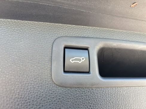 Used 2022 Toyota Highlander XLE FWD image 8