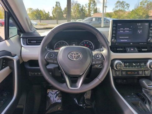 Used 2022 Toyota RAV4 XLE Premium image 16