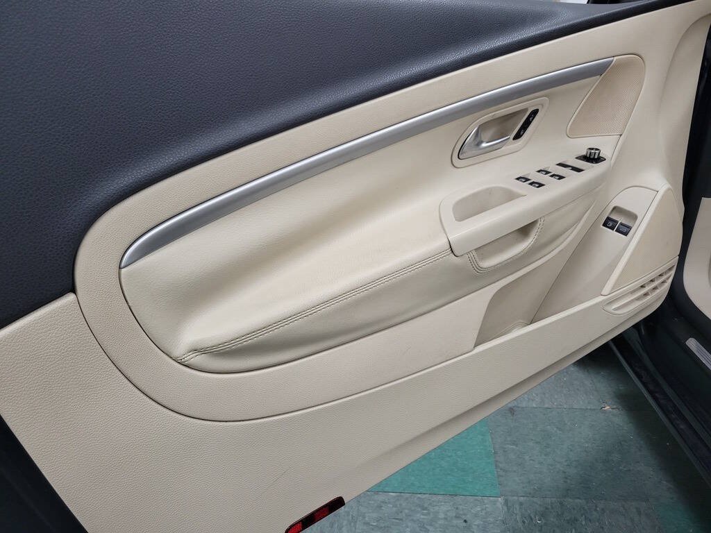 Used 2012 Volkswagen Eos Komfort FWD image 25