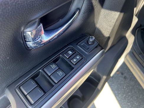 Used 2018 Nissan Titan SV w/ SV Convenience Package image 20