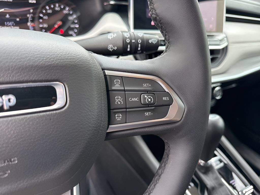 Used 2025 Jeep Compass Limited AWD/4WD image 16