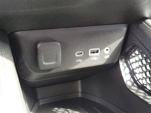 Used 2023 Chevrolet TrailBlazer LT w/ Convenience Package image 21