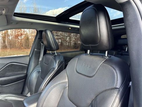 Used 2021 Jeep Cherokee Limited w/ Mopar Interior Package AWD/4WD image 5