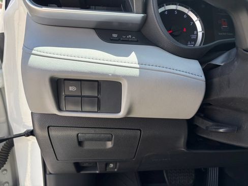 Used 2020 Toyota Highlander L AWD/4WD image 23