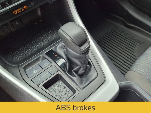 Used 2022 Toyota RAV4 XLE FWD image 21