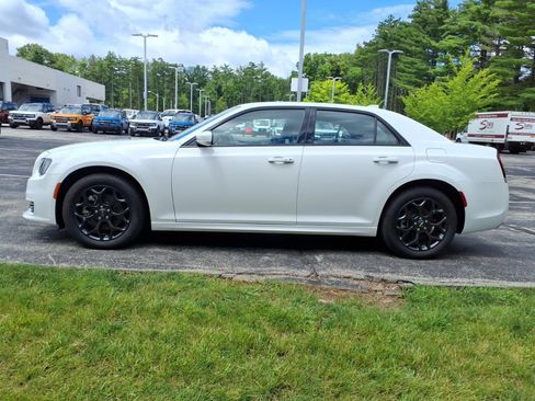 Used 2023 Chrysler 300 Touring L w/ Popular Equipment Group AWD/4WD image 6